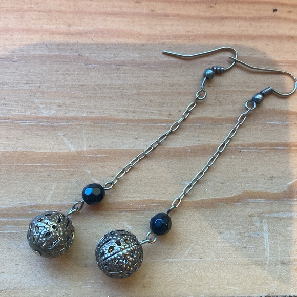 Long earrings - Picture 3 of 3